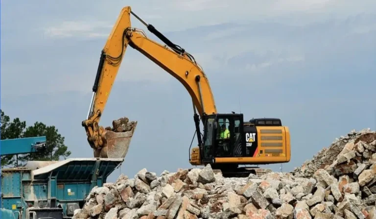 Struggling to Understand What a Demolition Process Is? Clear Guidance Helps Prevent Risks and Delays.